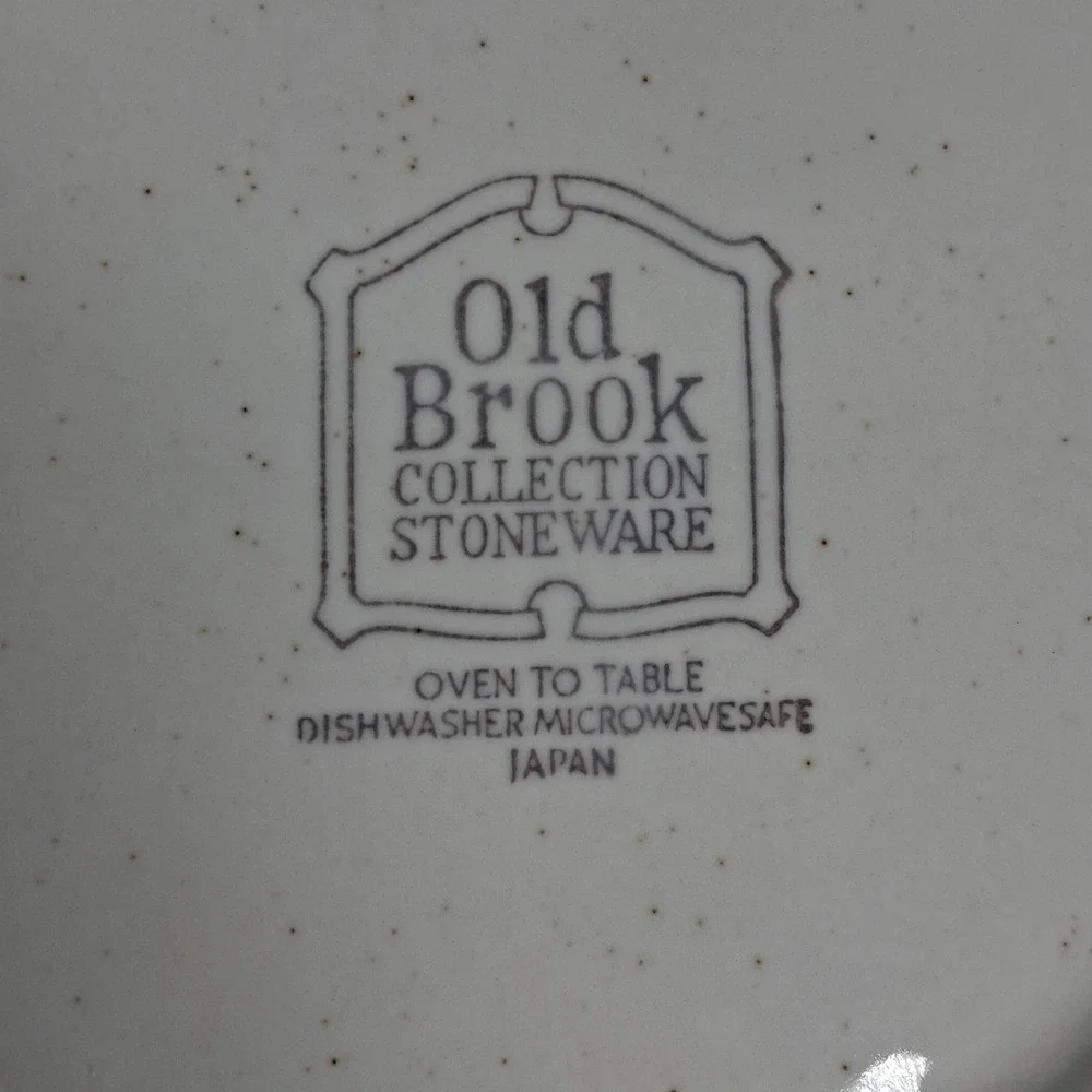 Old Brook Collection Stoneware Casserole Dish With Lid Japan Brown Trim Speckled